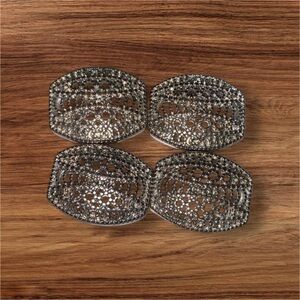 Elegant silver oval shaped filigree pendants